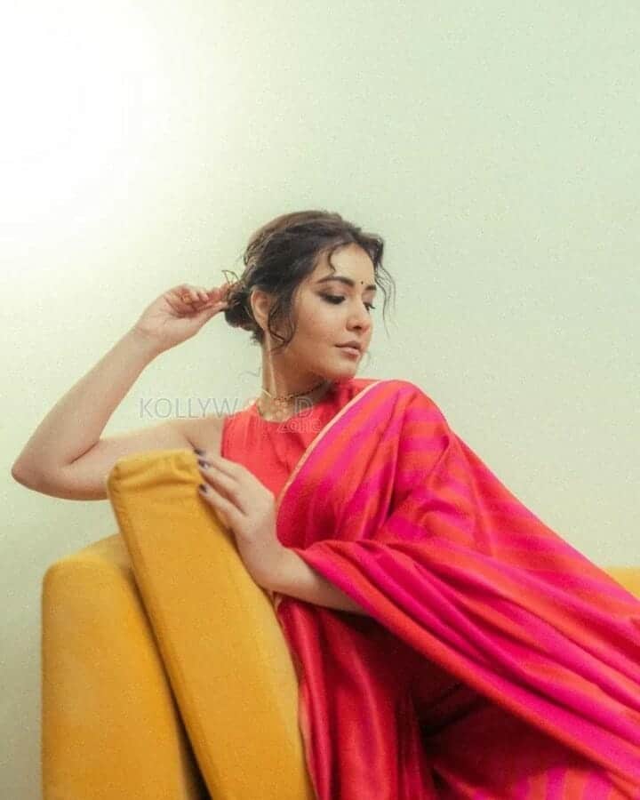 Beautiful Actress Raashi Khanna in a Red Saree Photoshoot Pictures 02