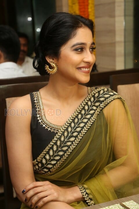 Beautiful Actress Regina Cassandra In Saree Photos