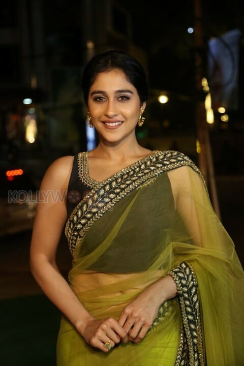 Beautiful Actress Regina Cassandra In Saree Photos