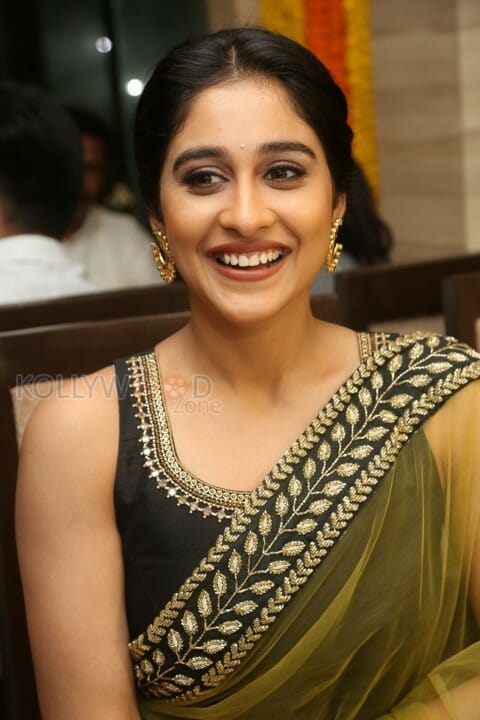 Beautiful Actress Regina Cassandra In Saree Photos