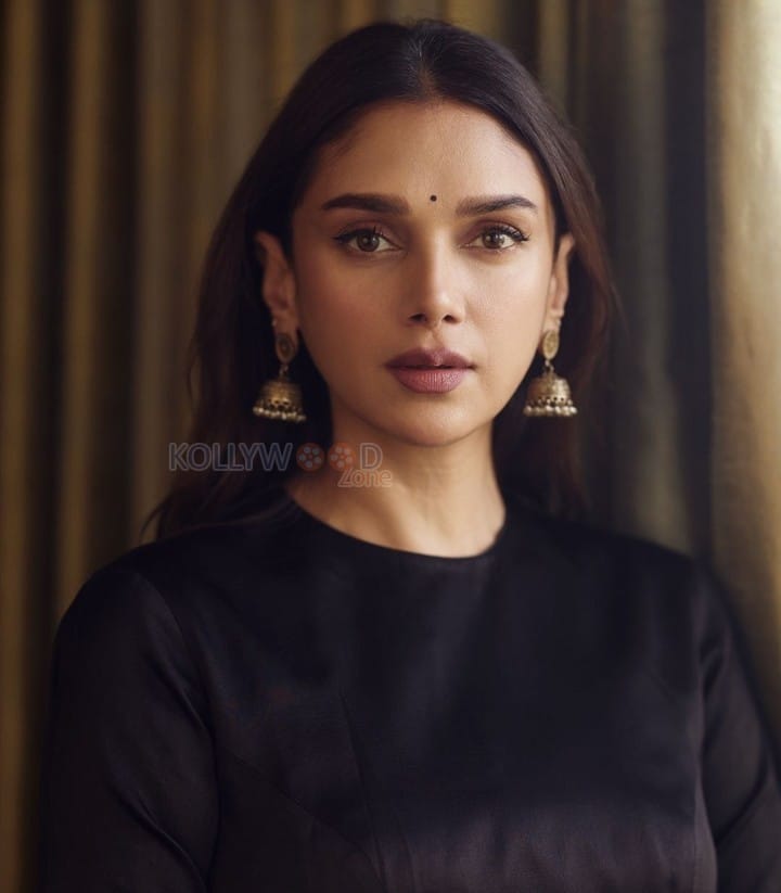 Beautiful Aditi Rao Hydari in a Black Silk Kurta and Sharara Pictures 03