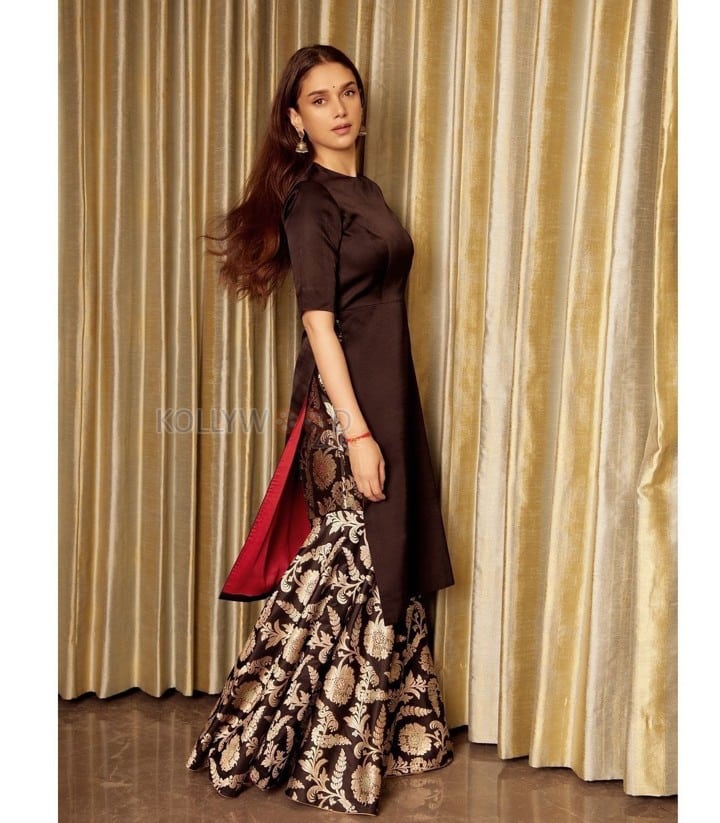 Beautiful Aditi Rao Hydari in a Black Silk Kurta and Sharara Pictures 06