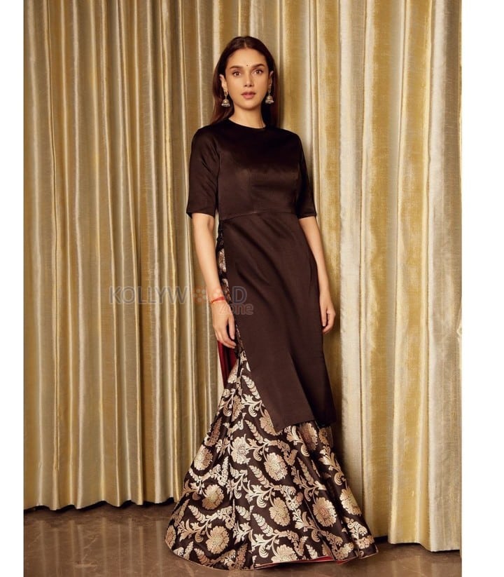 Beautiful Aditi Rao Hydari in a Black Silk Kurta and Sharara Pictures 07
