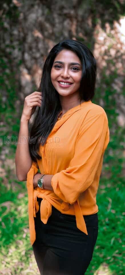 Beautiful Aishwarya Lekshmi in Orange Top Picture 01