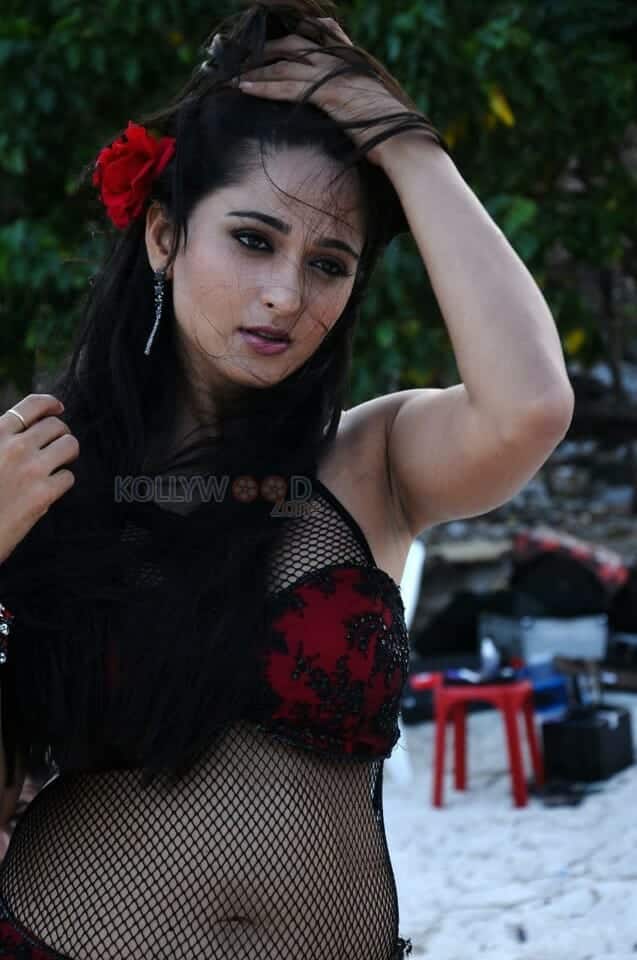 Beautiful Anushka Shetty Spicy Pictures 02