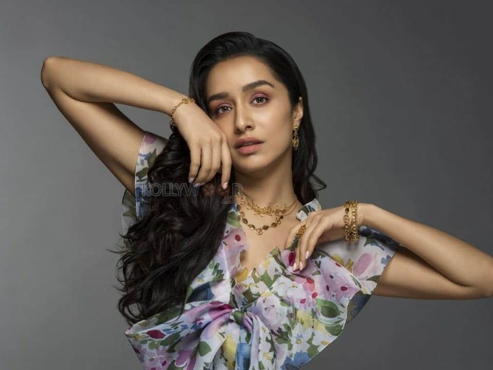 Beautiful Babe Shraddha Kapoor in a Multicoloured Top 01