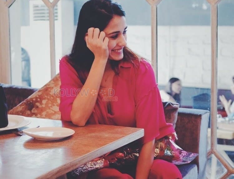 Beautiful Bollywood Actress Disha Patani Photos