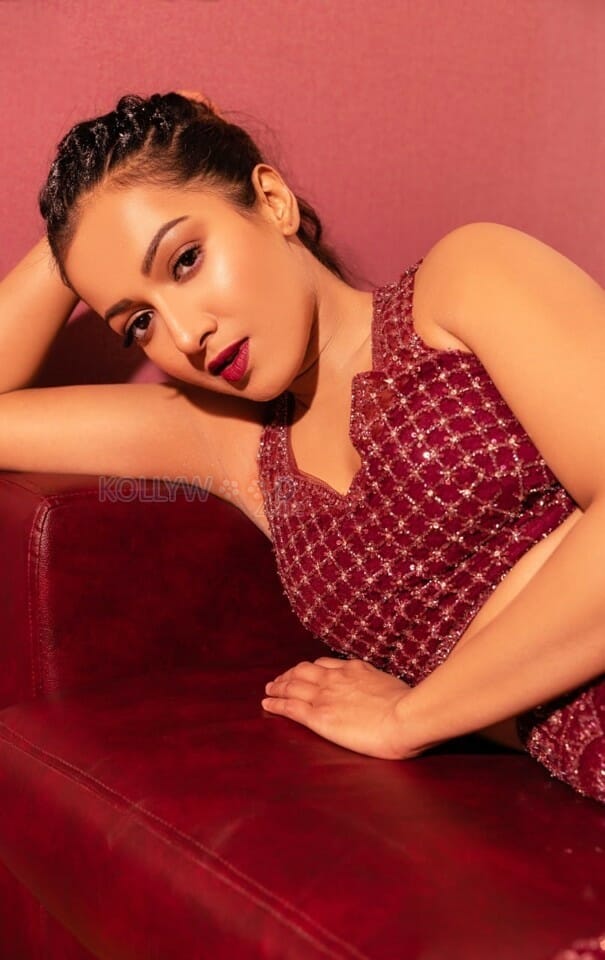 Beautiful Catherine Tresa Photoshoot Pictures
