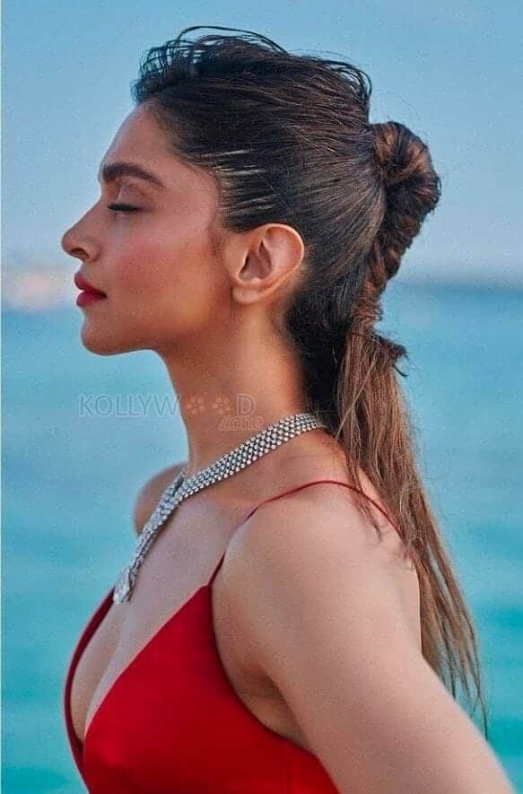 Beautiful Deepika Padukone Red Hot Stills 01