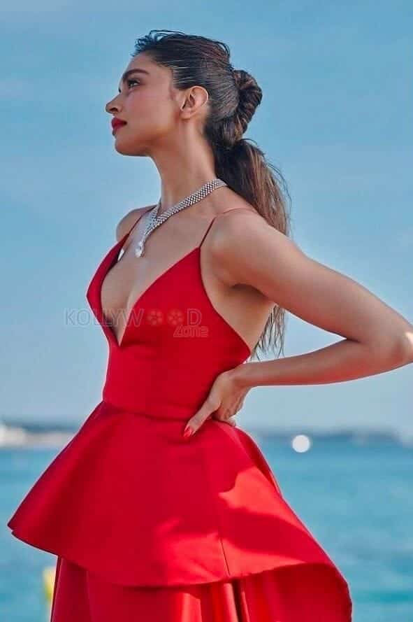 Beautiful Deepika Padukone Red Hot Stills 02