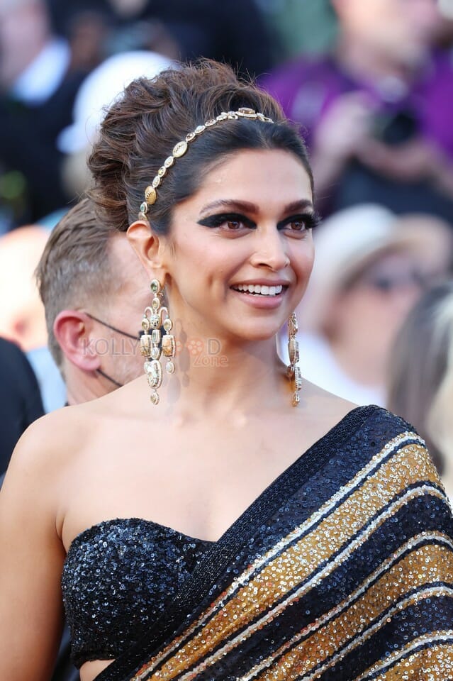 Beautiful Deepika Padukone at Cannes 2022 Photos 01