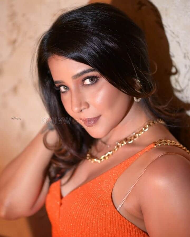 Beautiful Fashion Model Sakshi Agarwal Sexy Pictures 04