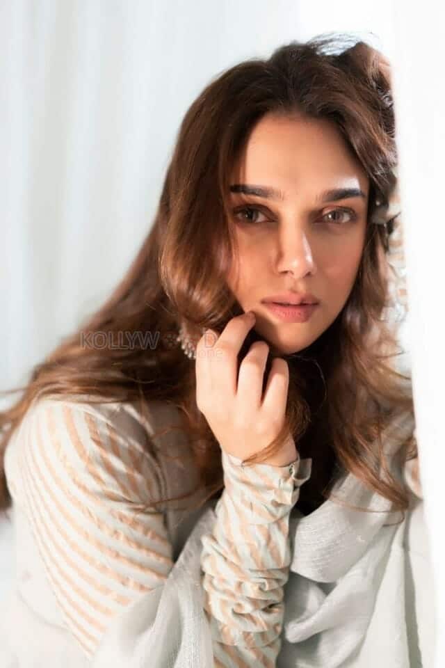 Beautiful Indian Actress Aditi Rao Hydari Photoshoot Pictures 01