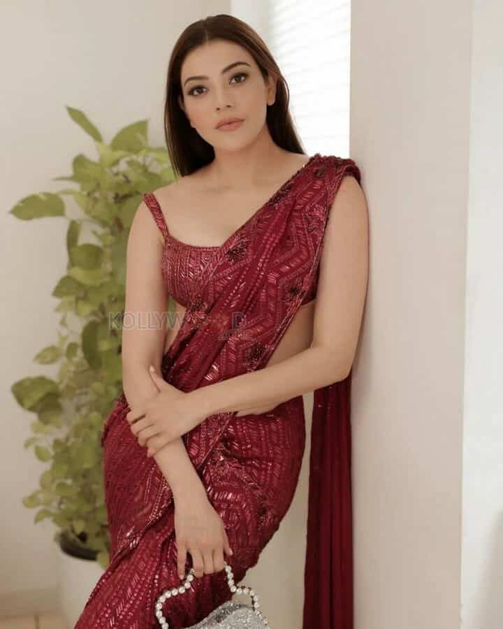 Beautiful Kajal Aggarwal in a Sexy Red Saree Photos 01