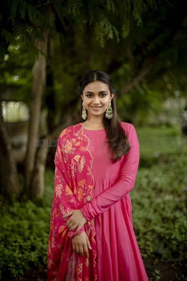 Beautiful Keerthy Suresh in a Red Salwar Photos 01