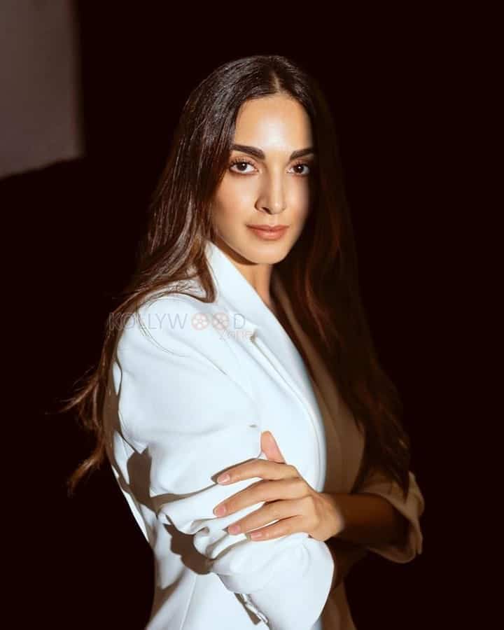 Beautiful Kiara Advani in a White Formal Suit Photos 01