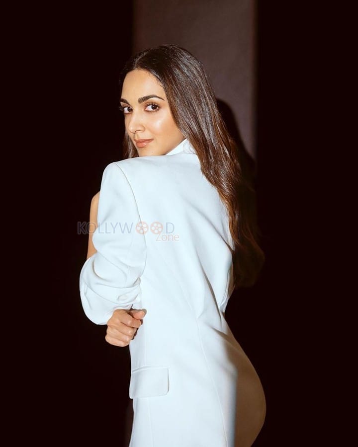 Beautiful Kiara Advani in a White Formal Suit Photos 02