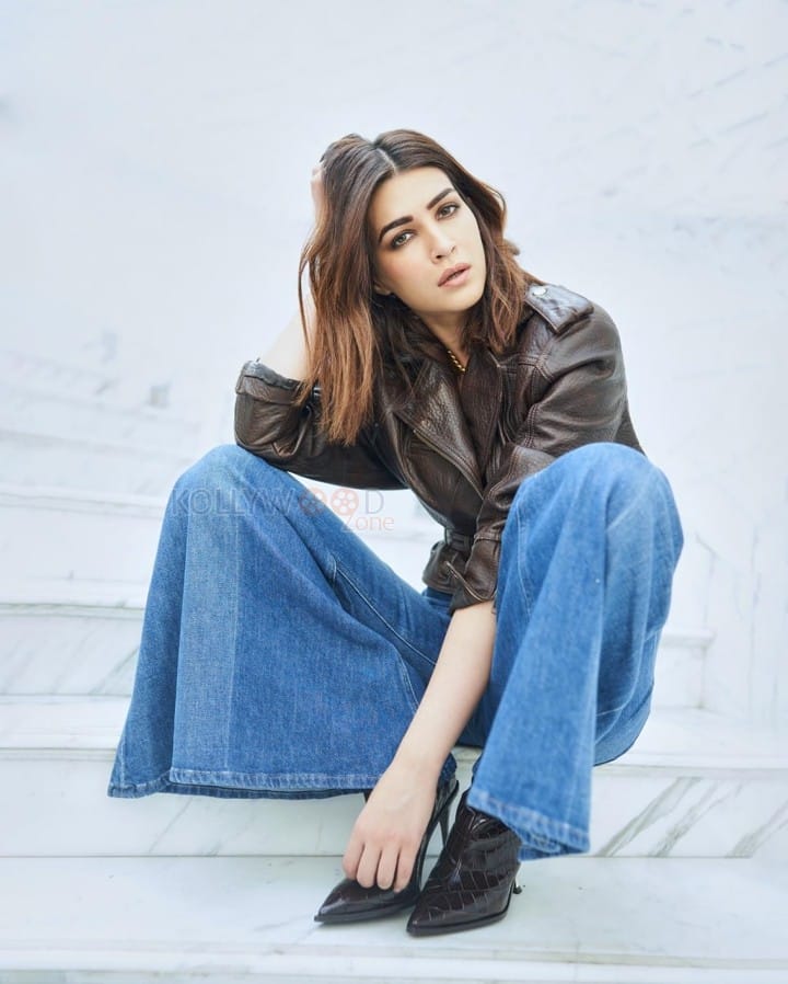 Beautiful Kriti Sanon in Leather Jacket With 70s Style Flared Denim Pants Pictures 04