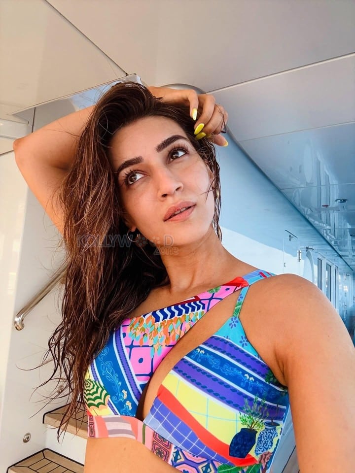 Beautiful Kriti Sanon in a Colourful Cut Out Swimsuit Photos 04