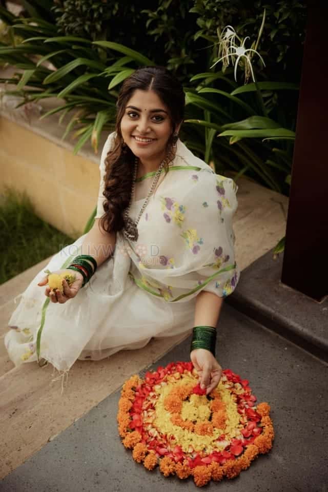 Beautiful Manjima Mohan Onam Saree Photos 01