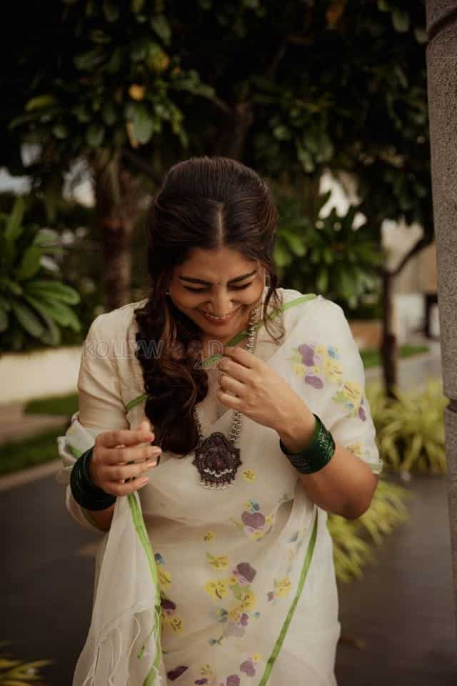 Beautiful Manjima Mohan Onam Saree Photos 03