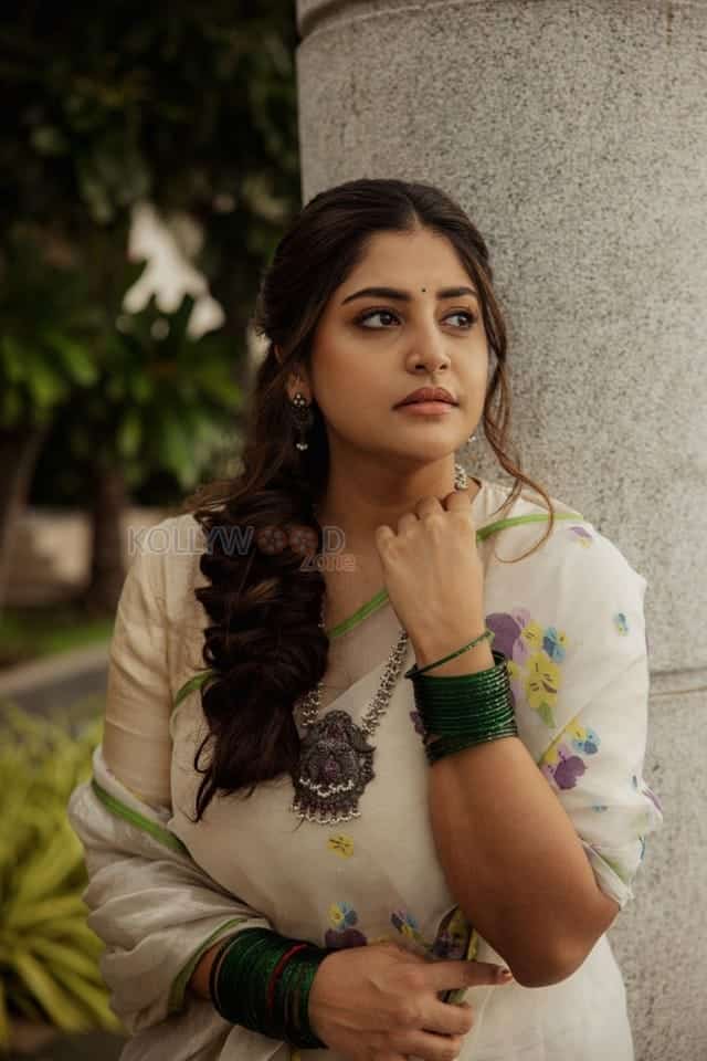 Beautiful Manjima Mohan Onam Saree Photos 07