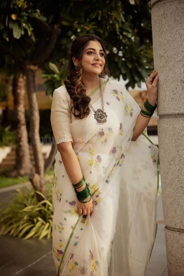 Beautiful Manjima Mohan Onam Saree Photos 08