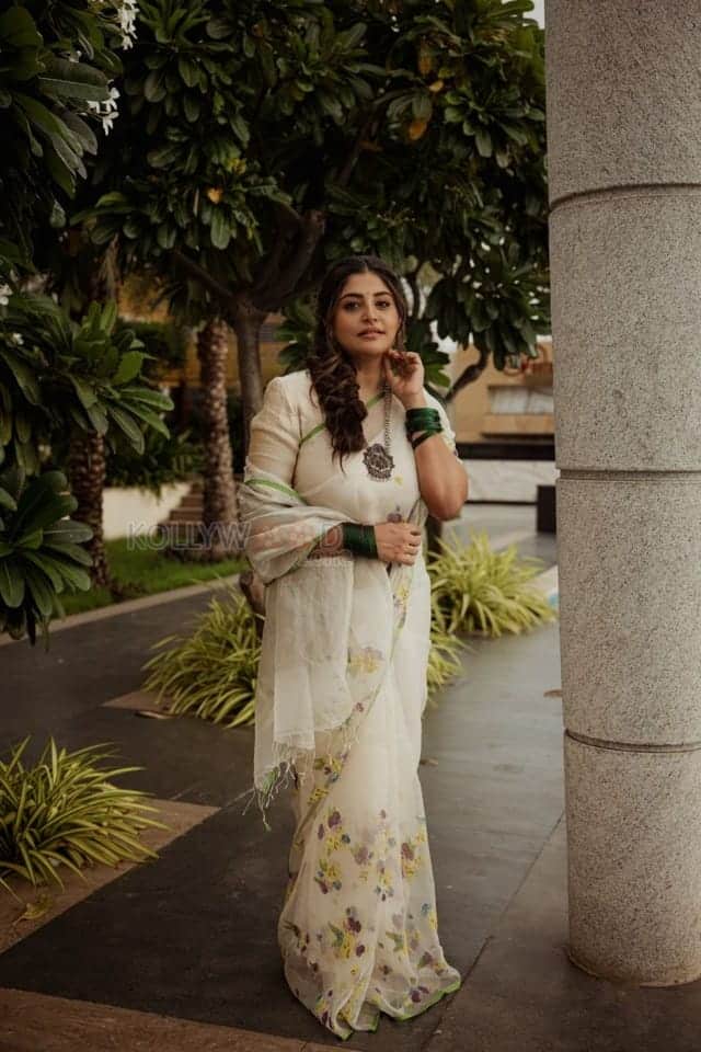 Beautiful Manjima Mohan Onam Saree Photos 09