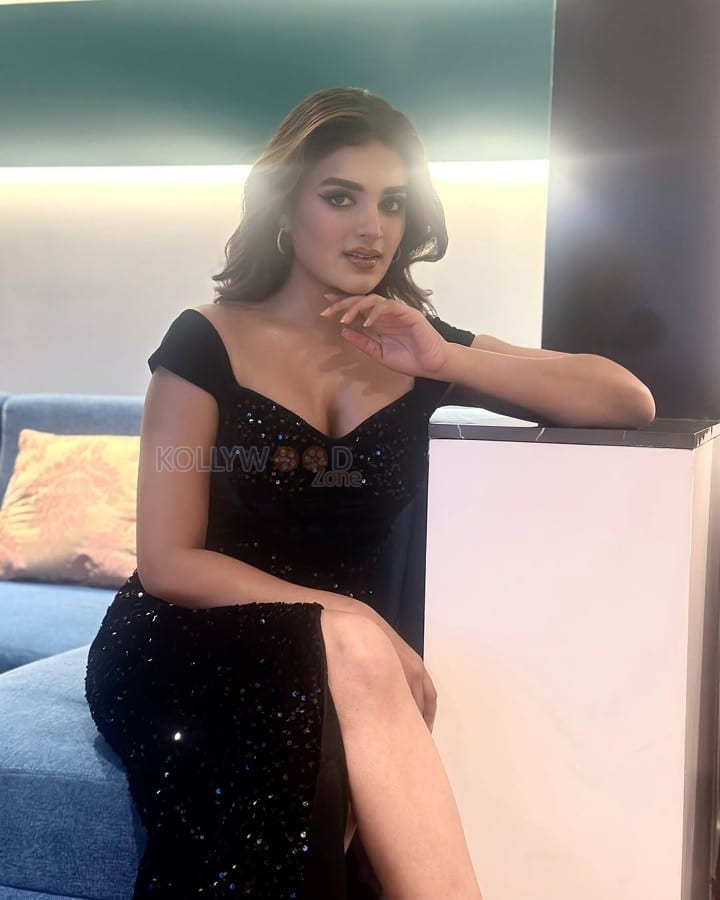 Beautiful Nidhhi Agerwal in a Black Off Shoulder Long Sequin Gown Pictures 01
