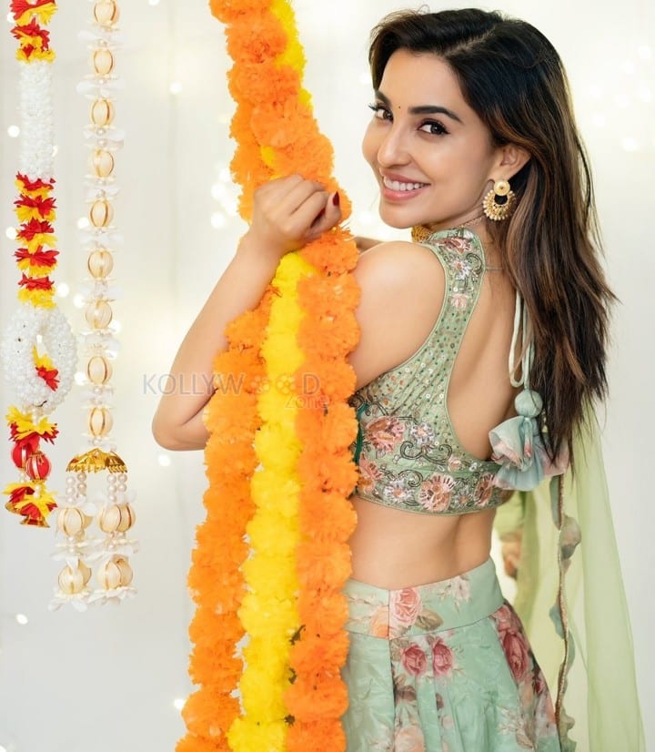 Beautiful Parvati Nair in a Traditional Attire for Diwali Photos 04