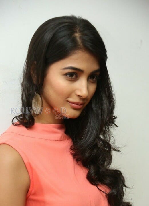 Beautiful Pooja Hegde Pictures