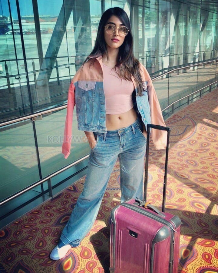 Beautiful Pooja Hegde Unseen Pictures