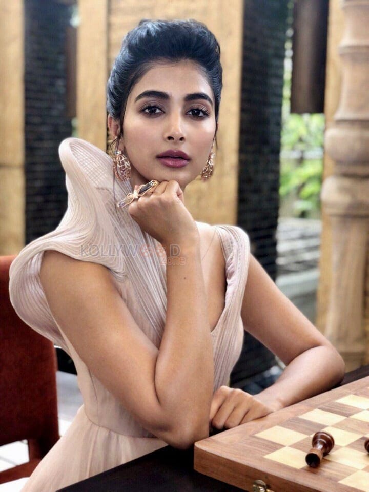 Beautiful Pooja Hegde Unseen Pictures