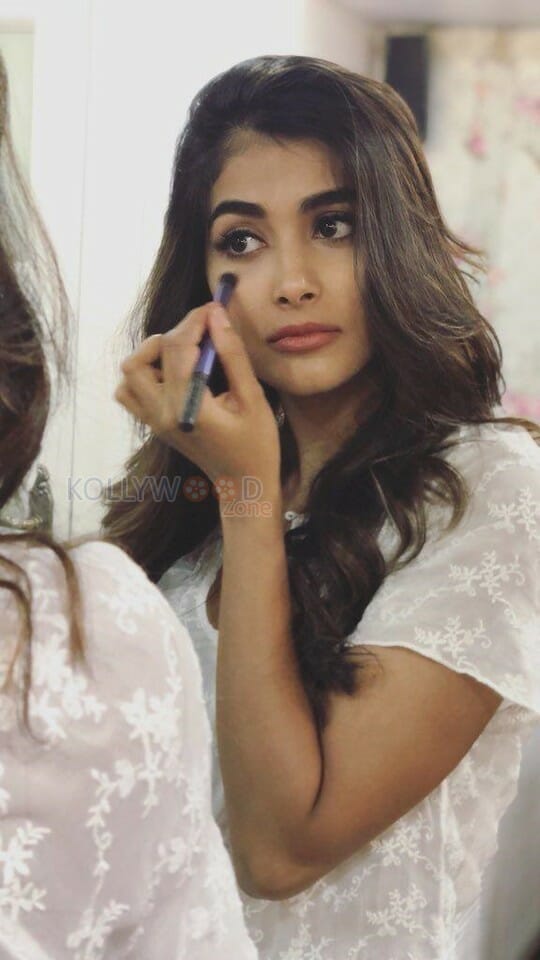 Beautiful Pooja Hegde Unseen Pictures