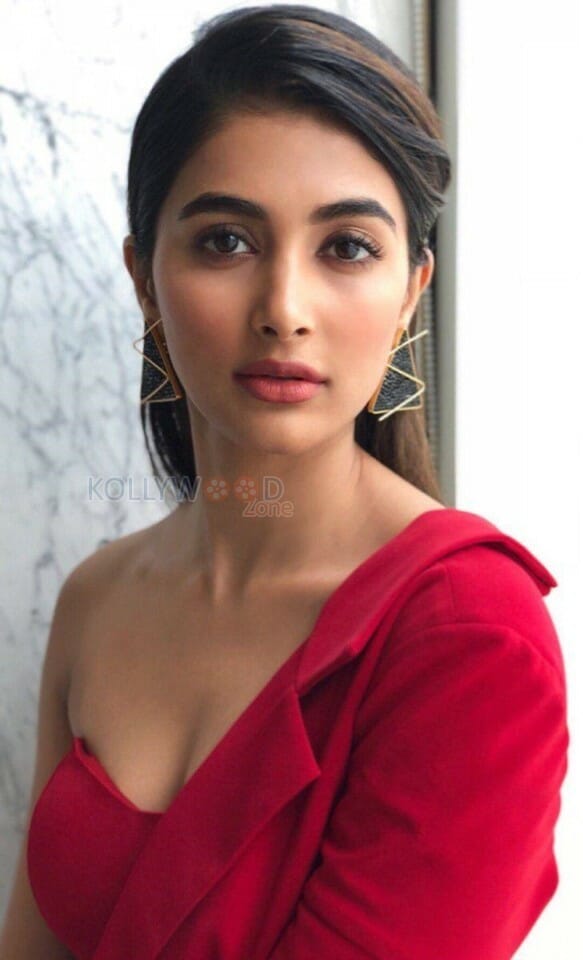 Beautiful Pooja Hegde Unseen Pictures