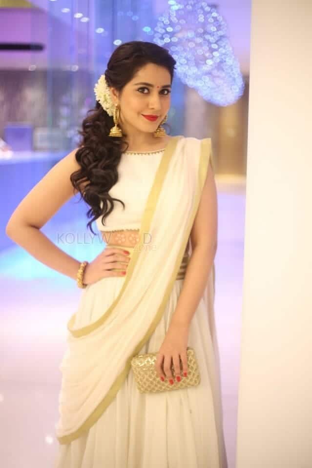 Beautiful Raashi Khanna in Traditional Indian Saree Photos 02