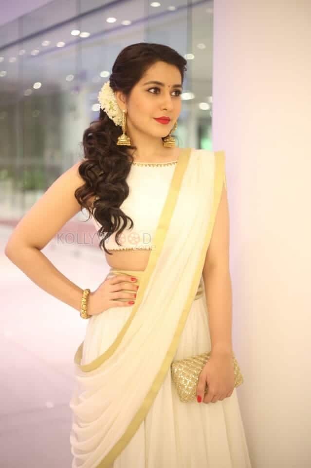 Beautiful Raashi Khanna in Traditional Indian Saree Photos 03