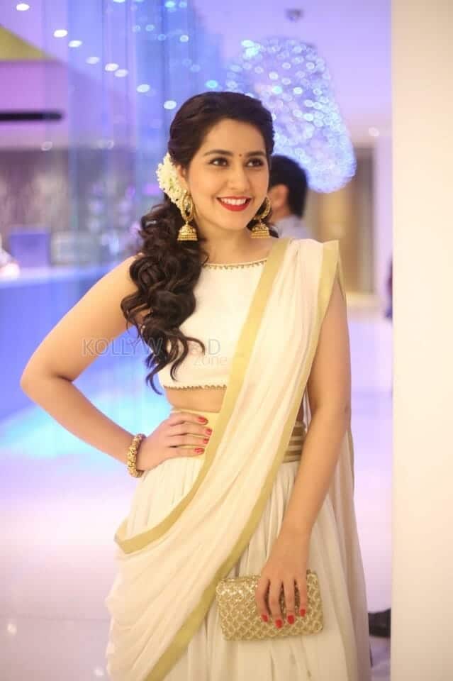 Beautiful Raashi Khanna in Traditional Indian Saree Photos 05