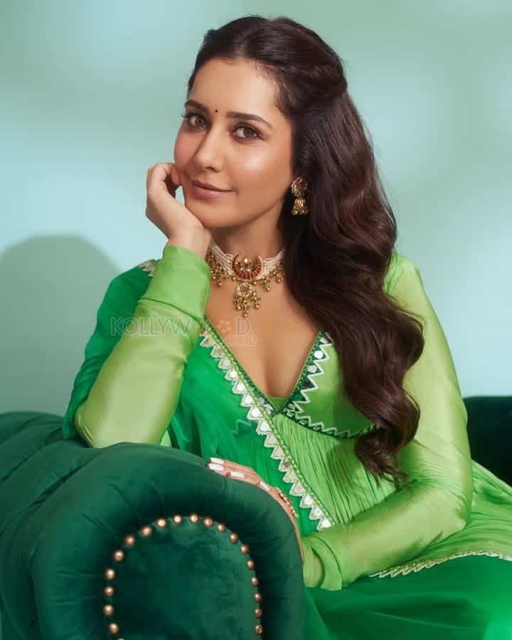 Beautiful Raashi Khanna in a Parrot Green Dress Photos 03