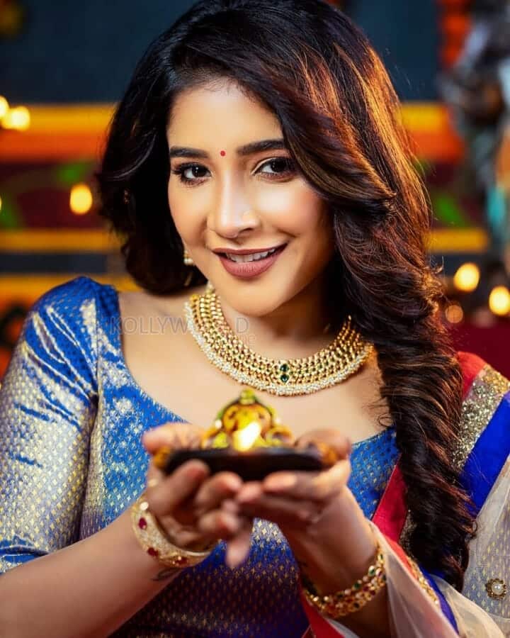 Beautiful Sakshi Agarwal Diwali Celebration Photos 01