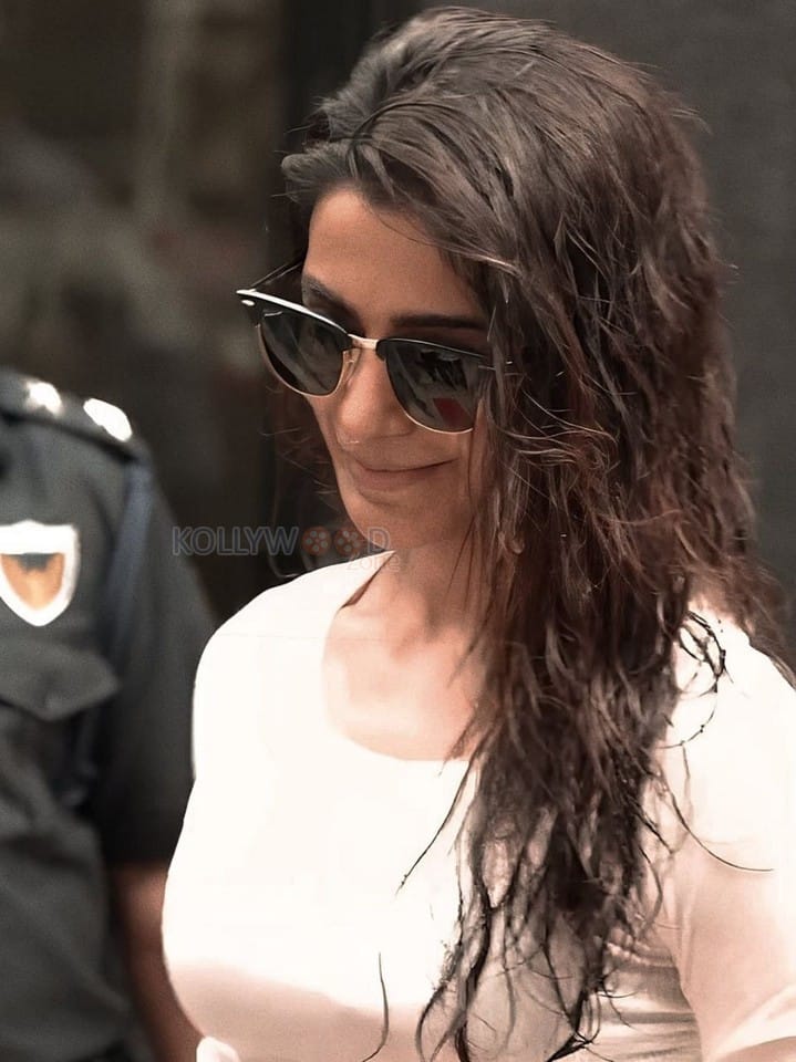 Beautiful Samantha Ruth Prabhu Wet Hair Look in a White Full Sleeve Top and Black Pants Photos 02