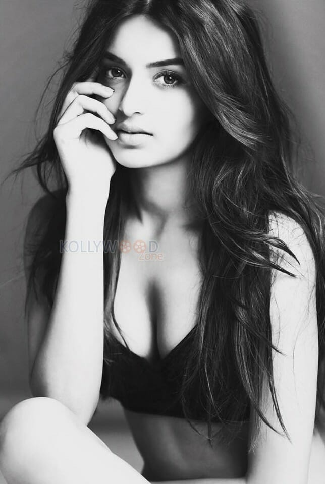 Beautiful Sexy Actress Nidhi Agarwal Photos 04 16797 Kollywood Zone 