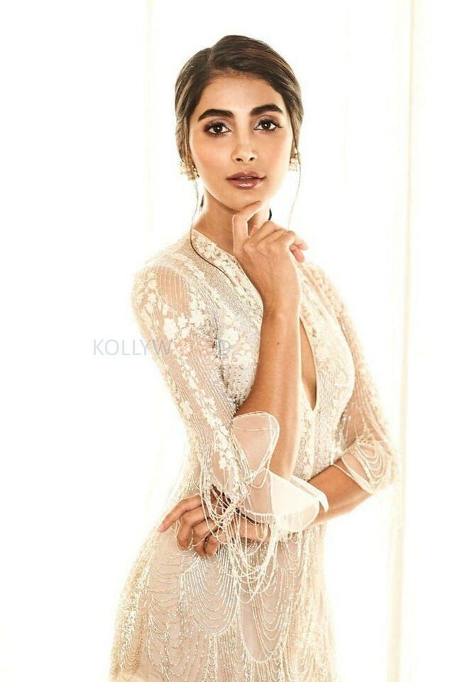 Beautiful Sexy Actress Pooja Hegde Photos