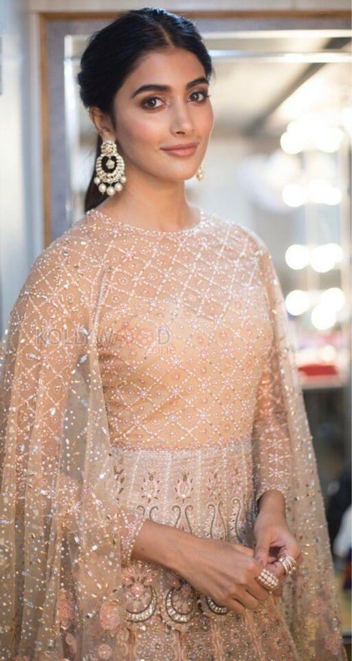 Beautiful Sexy Actress Pooja Hegde Photos