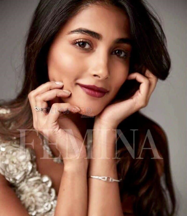 Beautiful Sexy Actress Pooja Hegde Photos