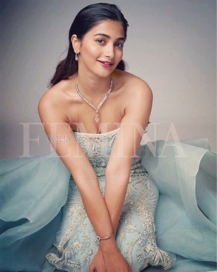 Beautiful Sexy Actress Pooja Hegde Photos