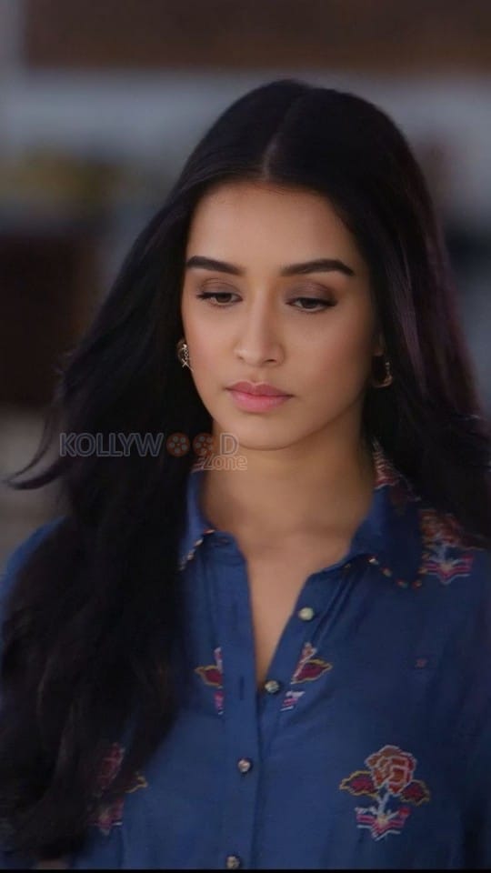 Beautiful Shraddha Kapoor in a Floral Blue Top Pictures 03