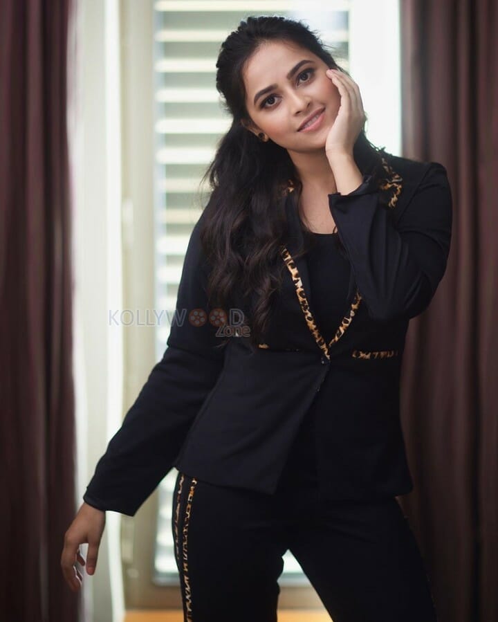 Beautiful Sri Divya Photoshoot Pictures