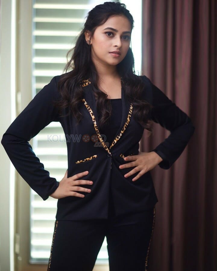 Beautiful Sri Divya Photoshoot Pictures