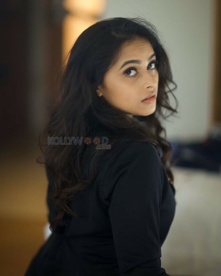 Beautiful Sri Divya Photoshoot Pictures